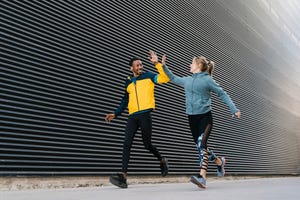 pareja entrenando juntos