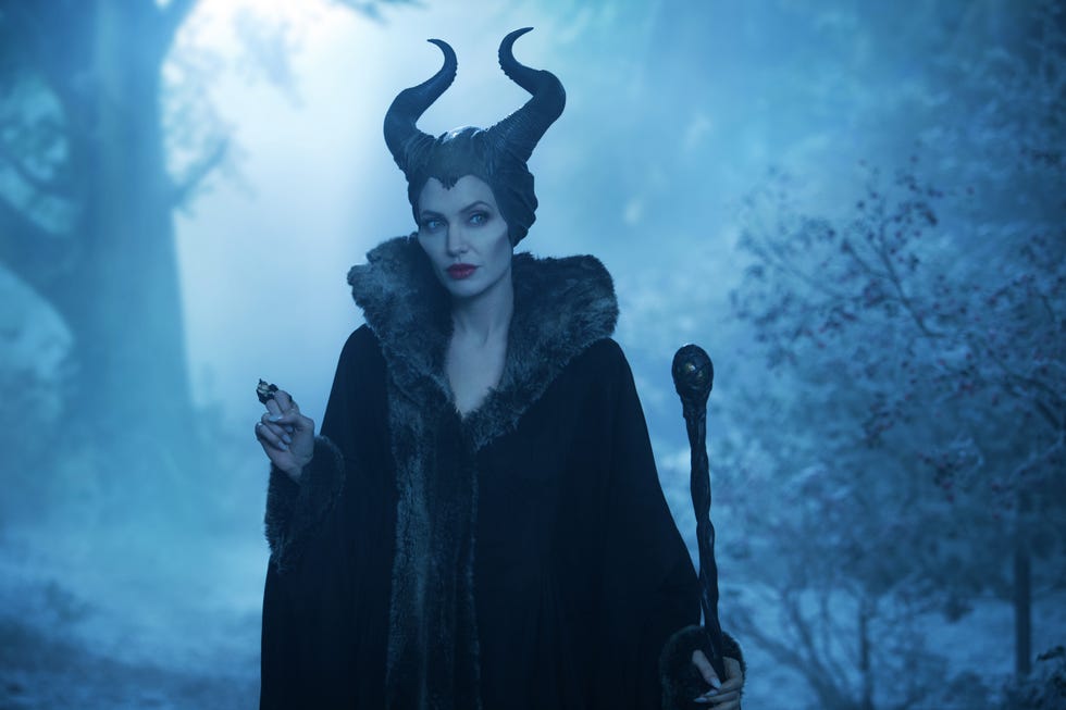 Blue, Sky, Atmospheric phenomenon, Darkness, Fashion, Screenshot, Fictional character, Outerwear, Cg artwork, Forest, 