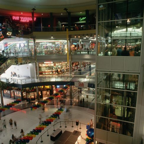 interior view of the mall of america, one of the largest indoor malls in the usa minneapolis, minnesota, usa