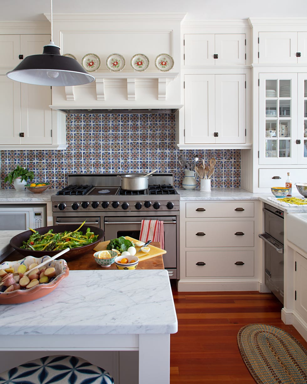 white kitchen with patterned backsplash