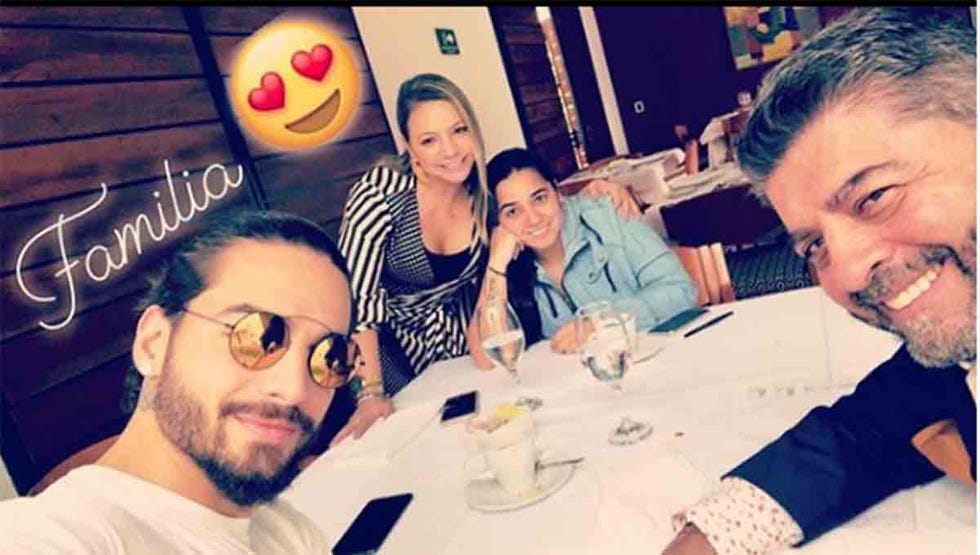 Maluma con su familia