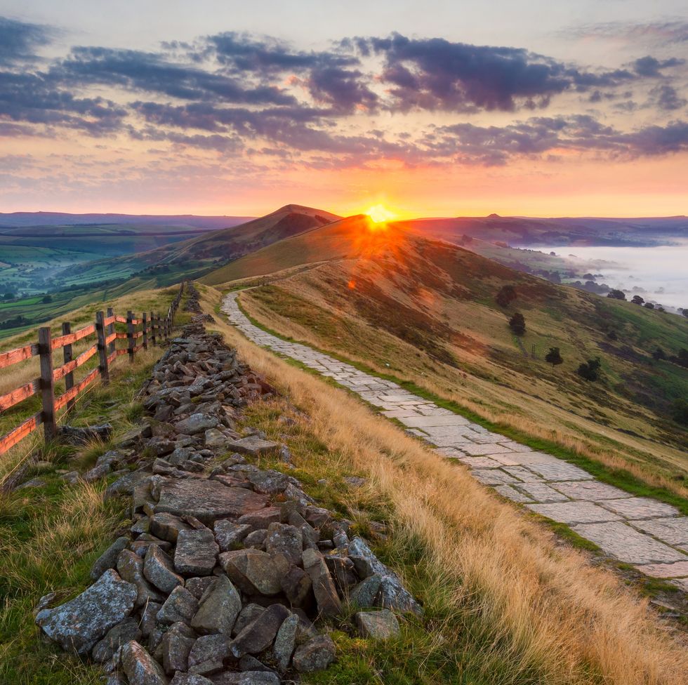 sunrise along the great ridge with edale and hope valley peak district as part of article on best places to see the sunrise