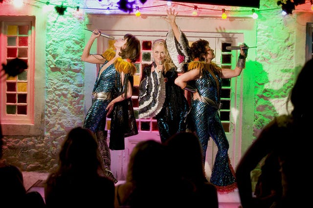 Pink, Fashion, Performance, Event, Stage, Performance art, Party, Room, Magenta, Performing arts, 