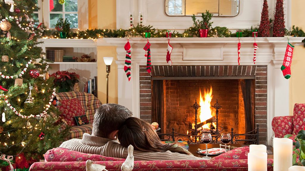 https://hips.hearstapps.com/hmg-prod/images/man-and-woman-sitting-of-sofa-in-front-of-lit-fire-news-photo-1631907332.jpg?crop=1xw:0.94581xh;center,top