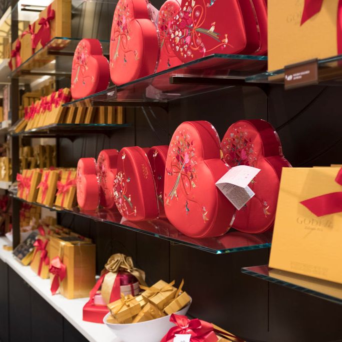 valentine's day facts  most people prefer chocolate to flowers
