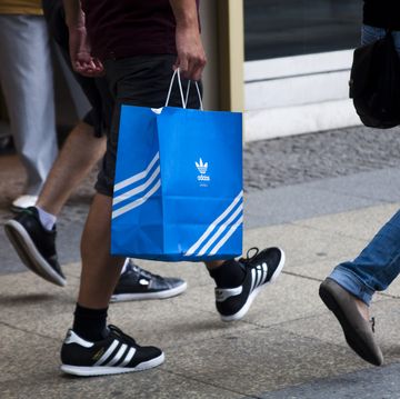 shoppers flock to summer sales