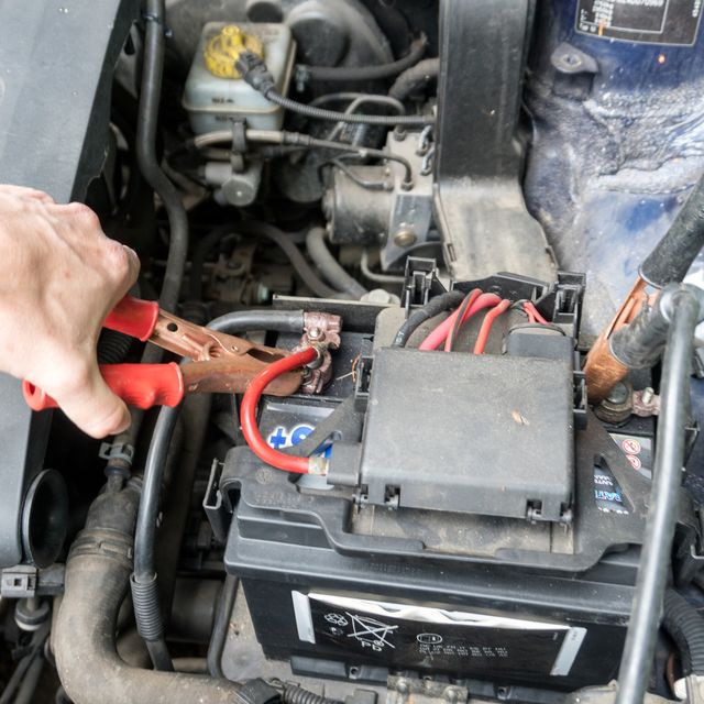 DIY : how to jump start your car with a portable power bank 