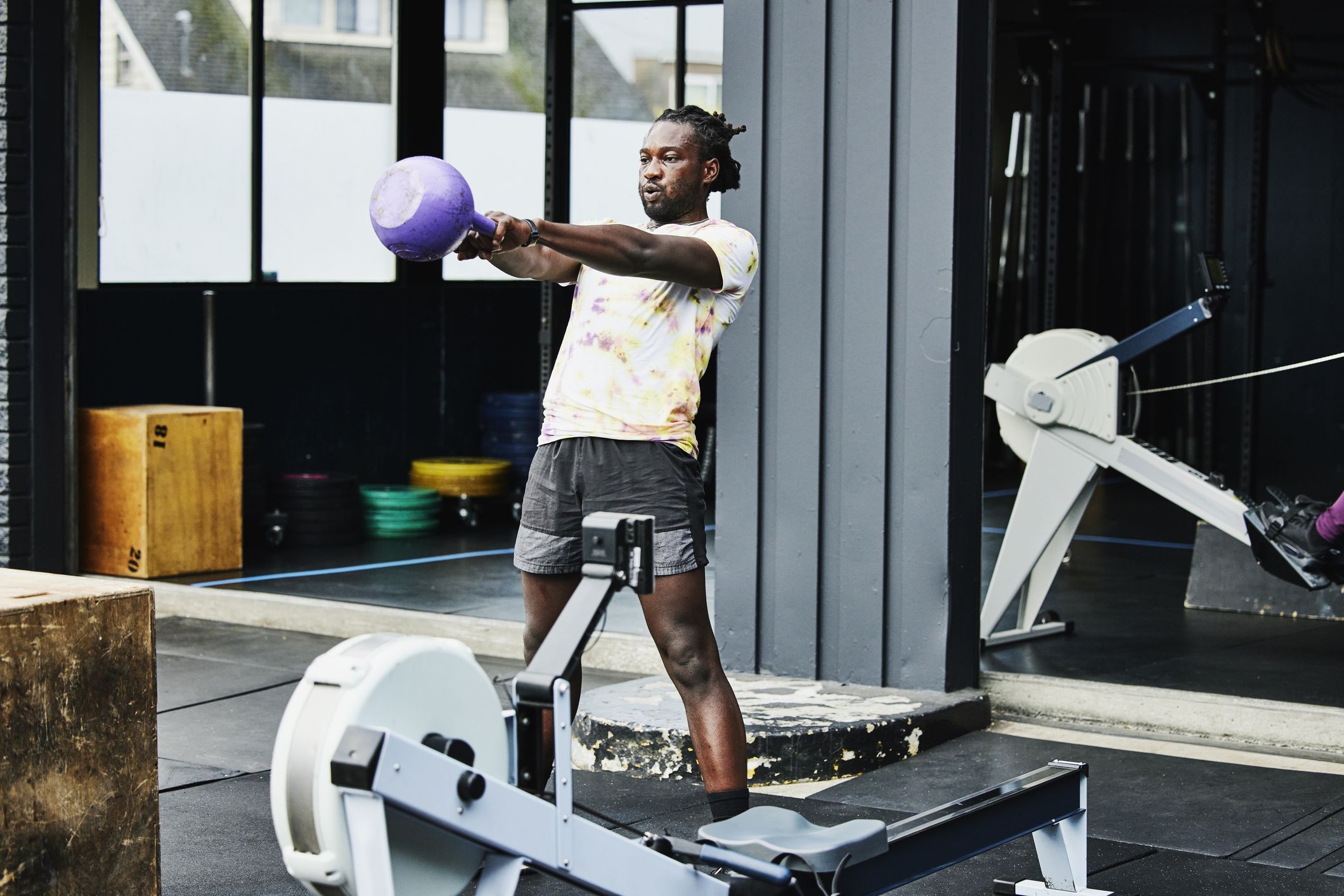how to do a kettlebell swing