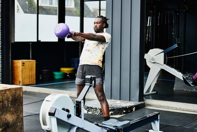 how to do a kettlebell swing