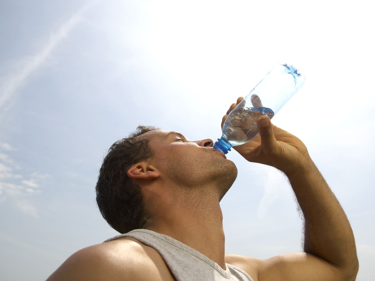 Es bueno beber agua con gas todos los días?