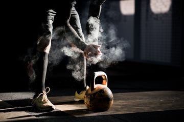 hombre en un gimnasio