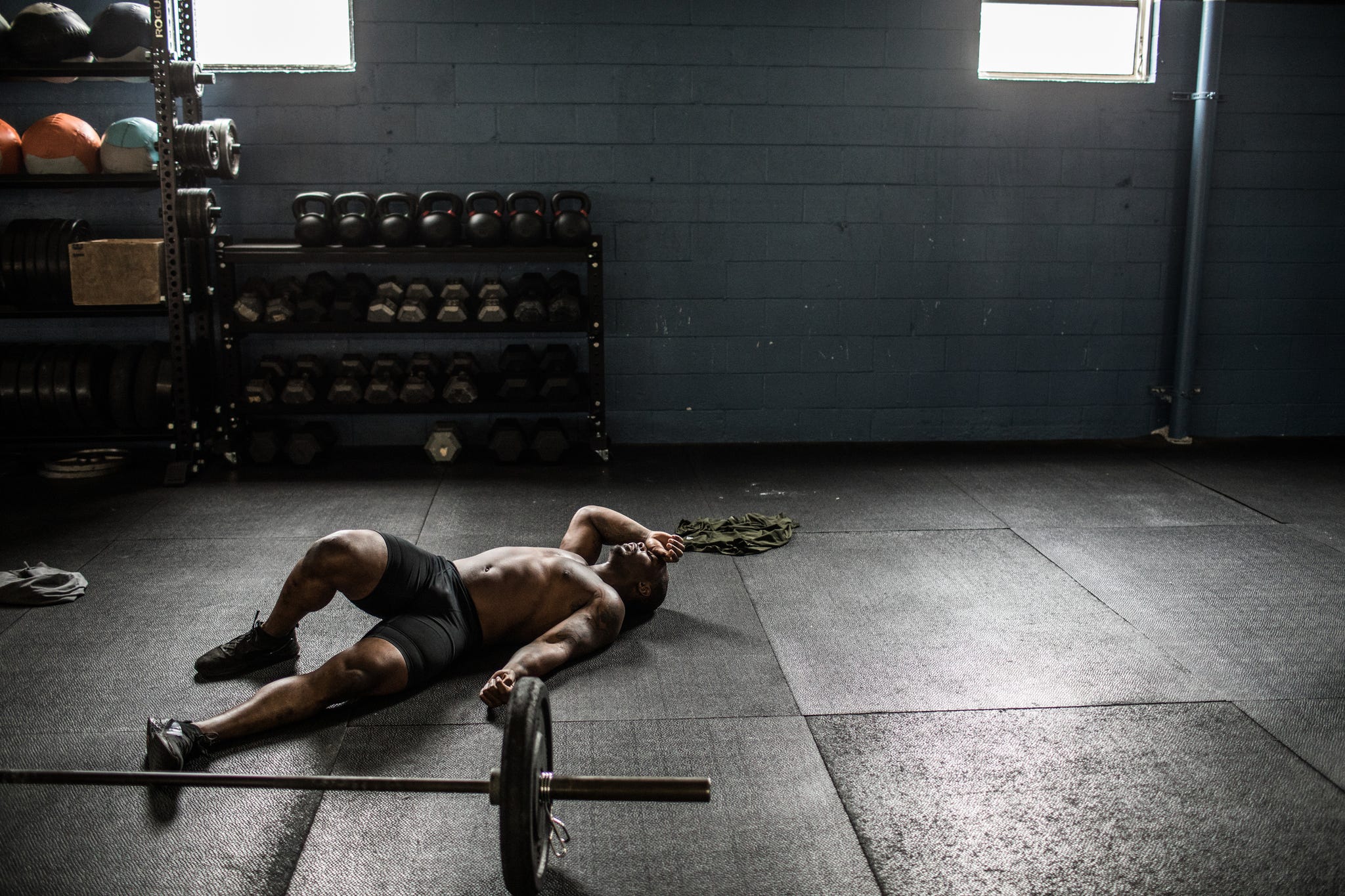 man resting in between sets at cross training gym