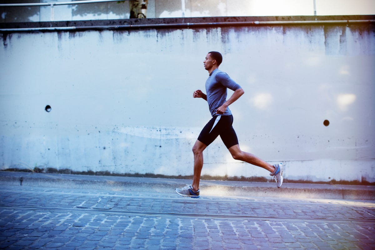 Get running. Фото в стиле бегущих людей. Колесо для бега для человека. Человек бежит на максимальной. Человек бегает без головы.