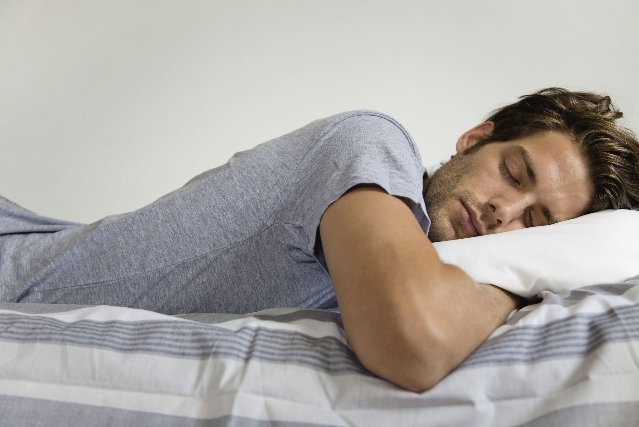 Sudar al dormir es normal? Por qué ocurre y cómo evitarlo