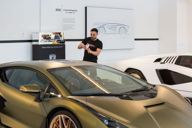 Autofabriek Lamborghini viert recordjaar en noemt zichzelf de ...