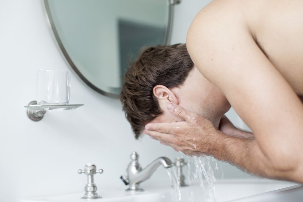 男性向け市販のおすすめ洗顔料10選 ー肌の悩み別（脂性・乾燥・ニキビ）の選び方ー