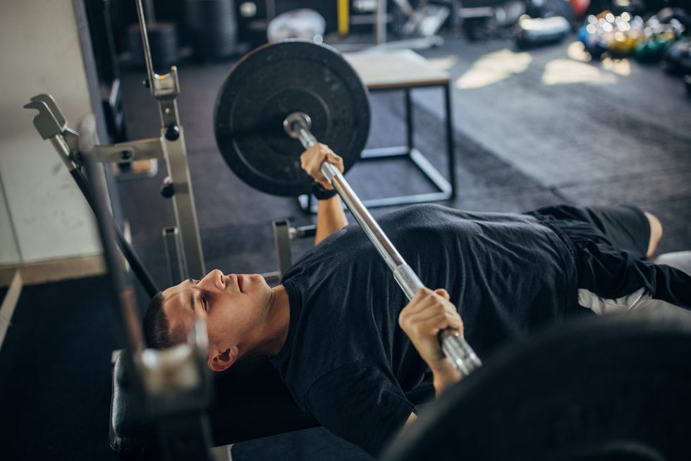 man weightlifting in gym