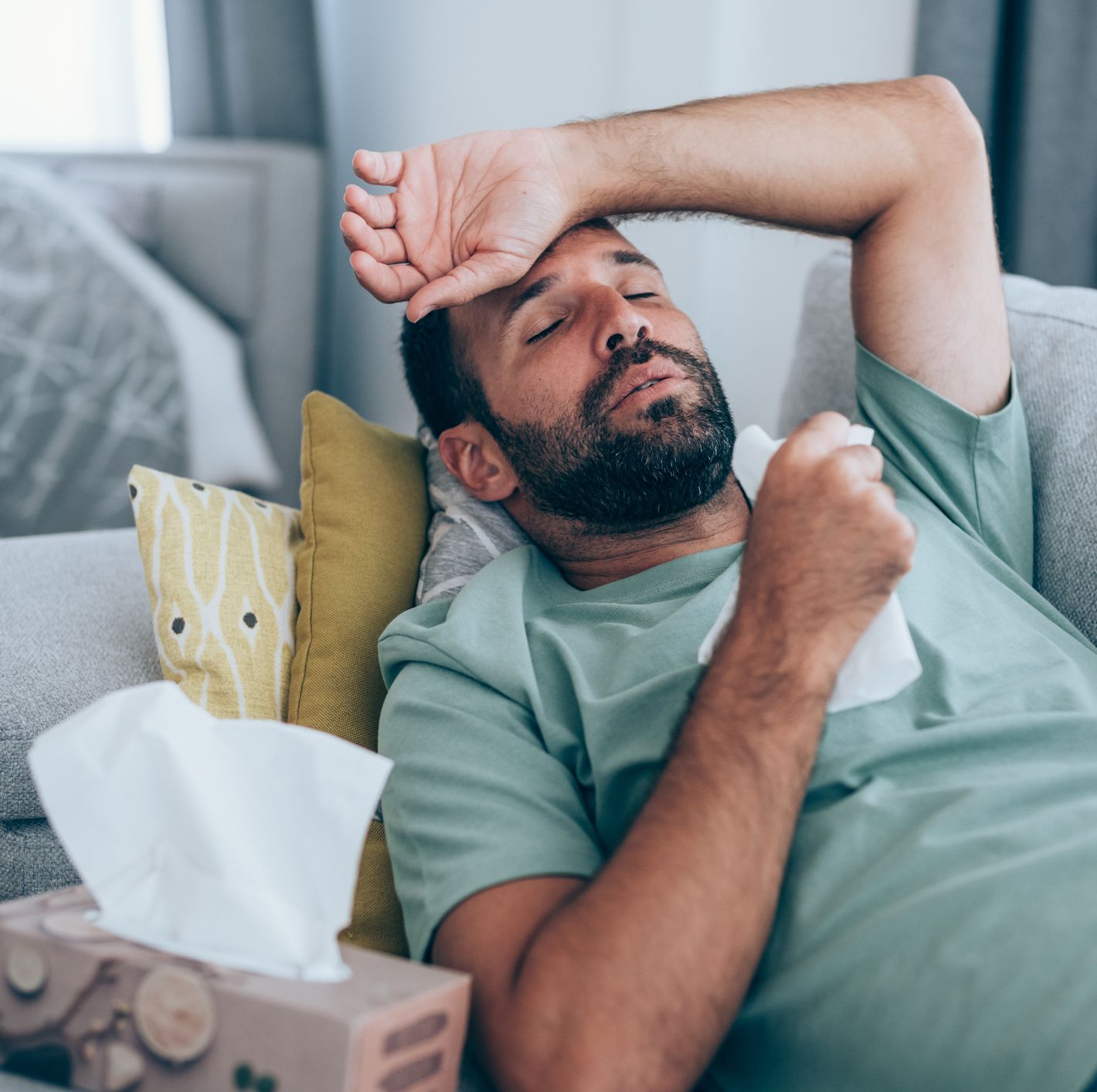 Experts Explain How to Tell the Difference Between Covid and the Flu