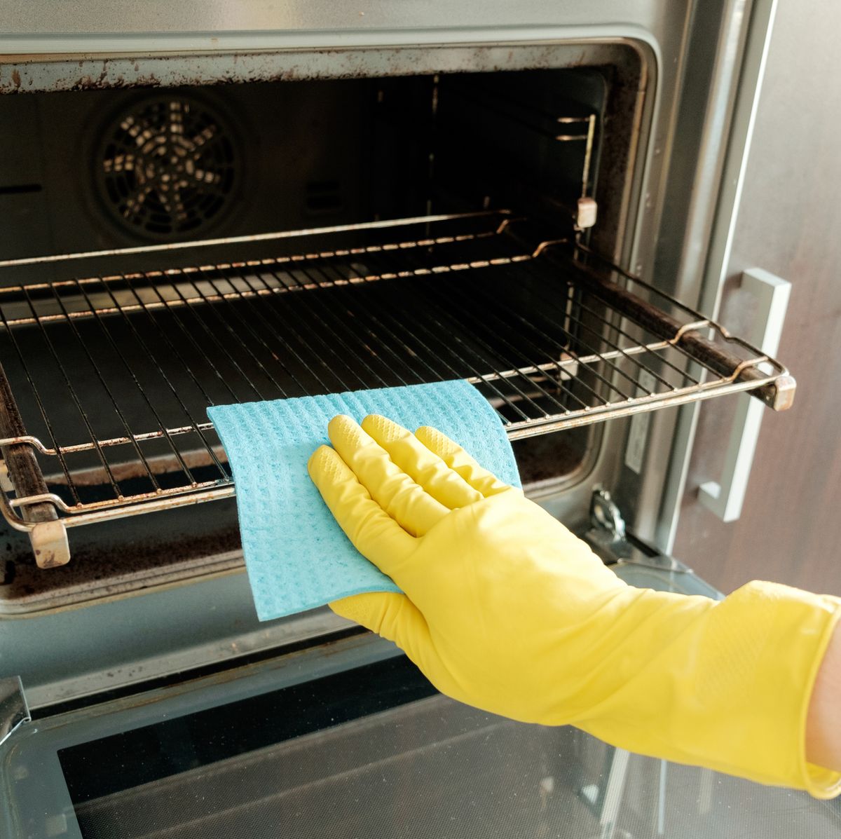 How to Deep Clean Your Oven With Baking Soda