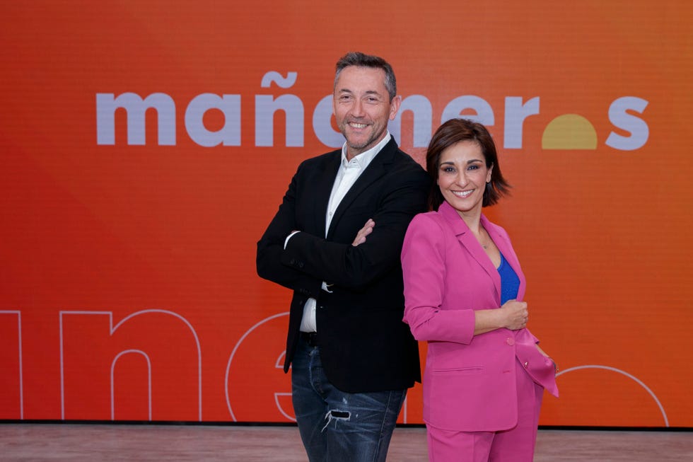 javier ruiz y adela gonzalez presentadores de 'mananeros 360'