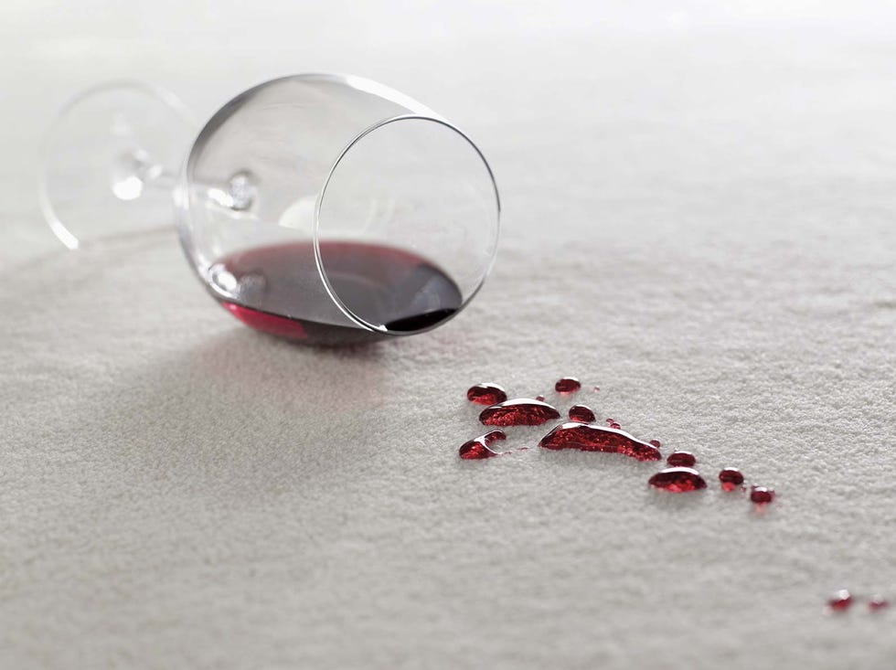 mancha de vino en la alfombra