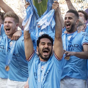 manchester city celebrate their 2022 to 2023 season premier league win
