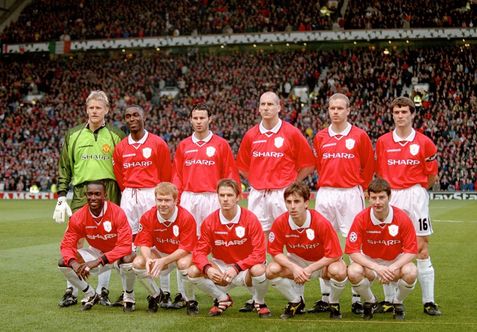 manchester united's schmeichel, cole, giggs, stam, johnsen, keane, yorke, scholes, beckham, gary neville and irwin take a team photo on the pitch before uefa champions league games against juventus in 1999