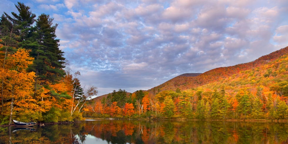 18 Best Fall Foliage Getaways in New England - Places to See Fall Foliage