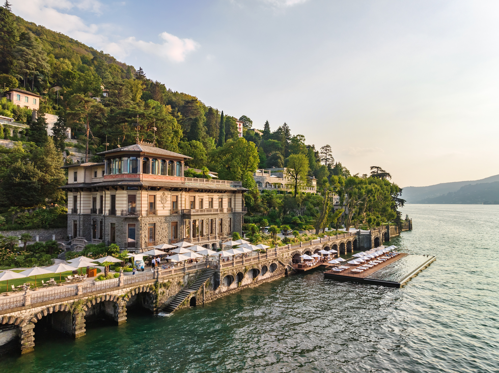 the exterior of the mandarin oriental lago di como hotel
