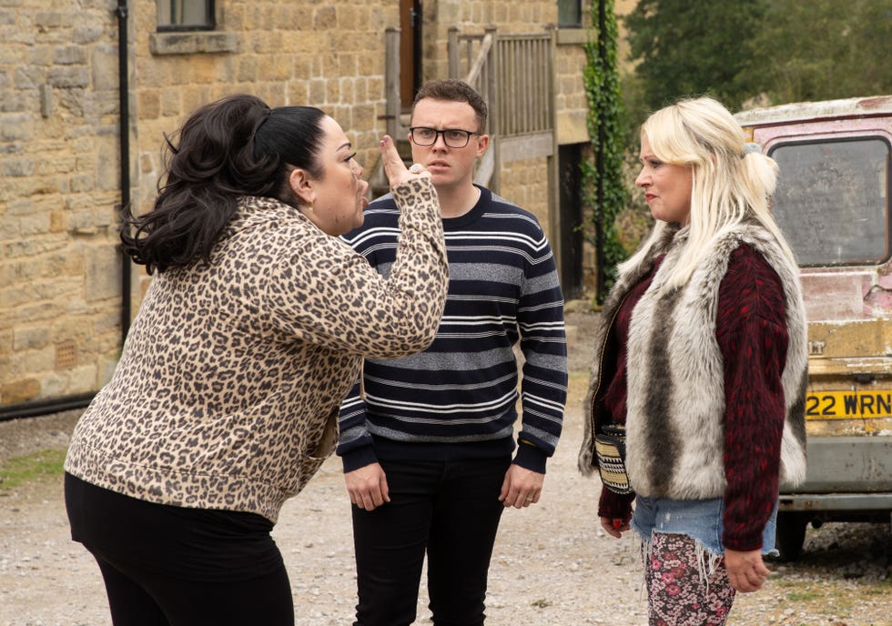 mandy dingle, vinny dingle, tina dingle, emmerdale