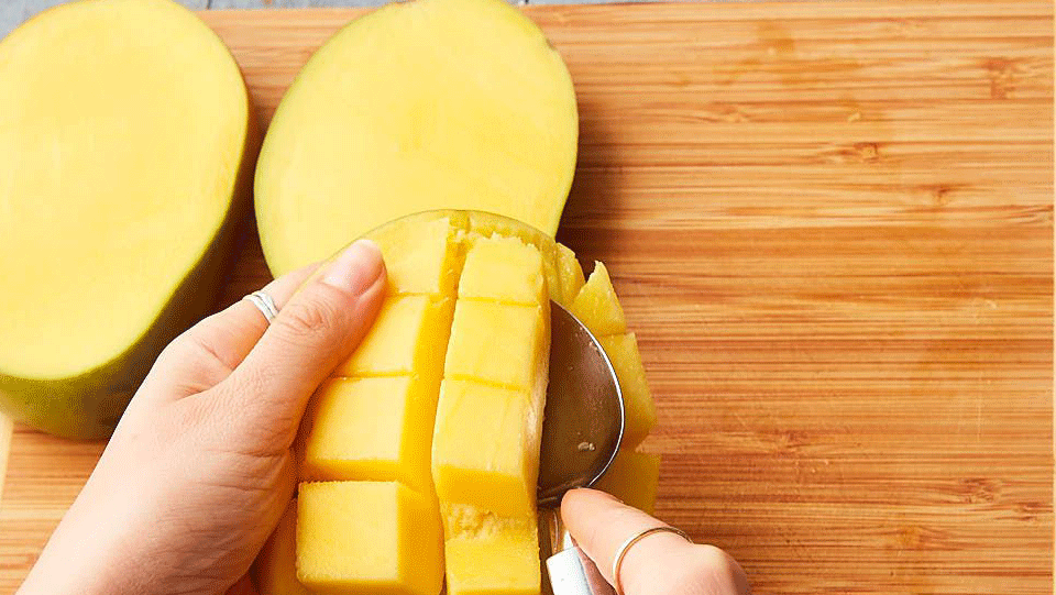 How to Cut a Mango - The Easiest and Best Way to Peel a Mango