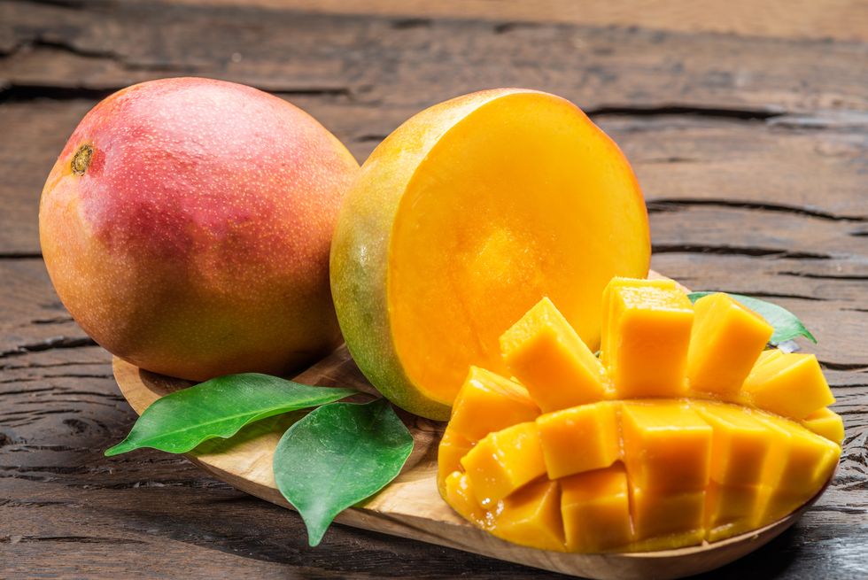 mango fruits and mango slices