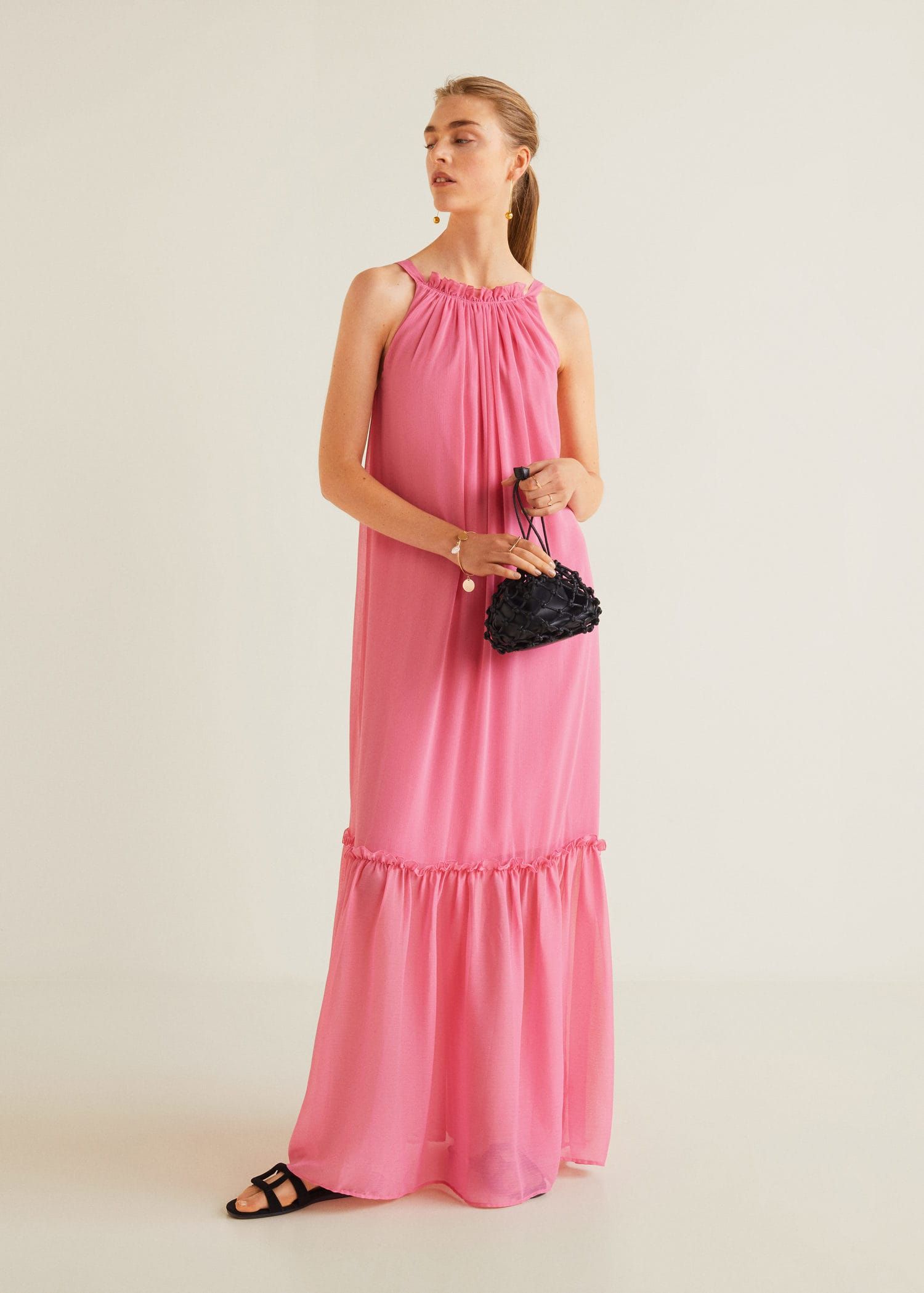 9 vestidos rosas de Mango que van a enamorarte sea cual sea tu estilo aunque no seas muy fan de color