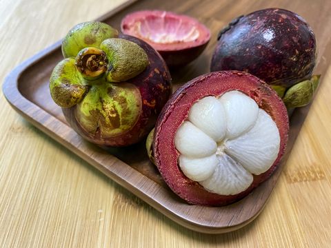 mangosteen in the tray