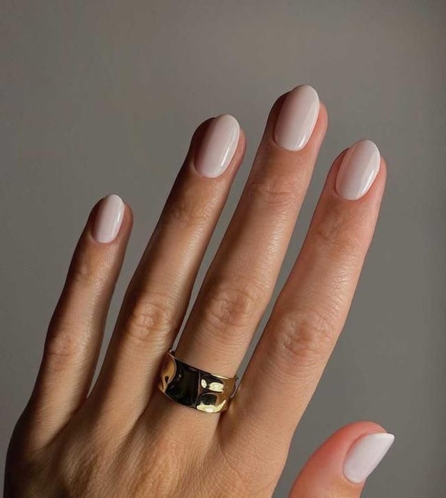 white milk manicure