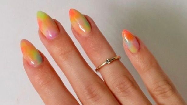 preview for 15 ideas de manicuras de primavera para tus uñas