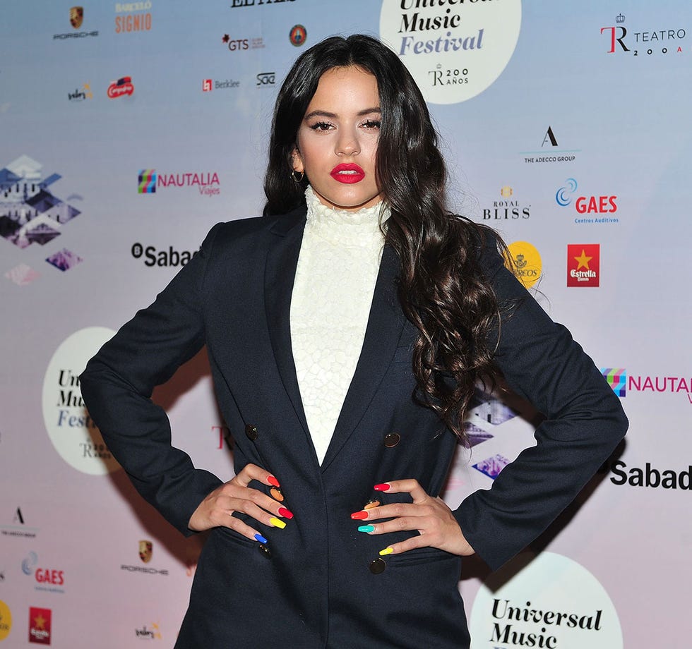 Rosalía y su manicura de colores