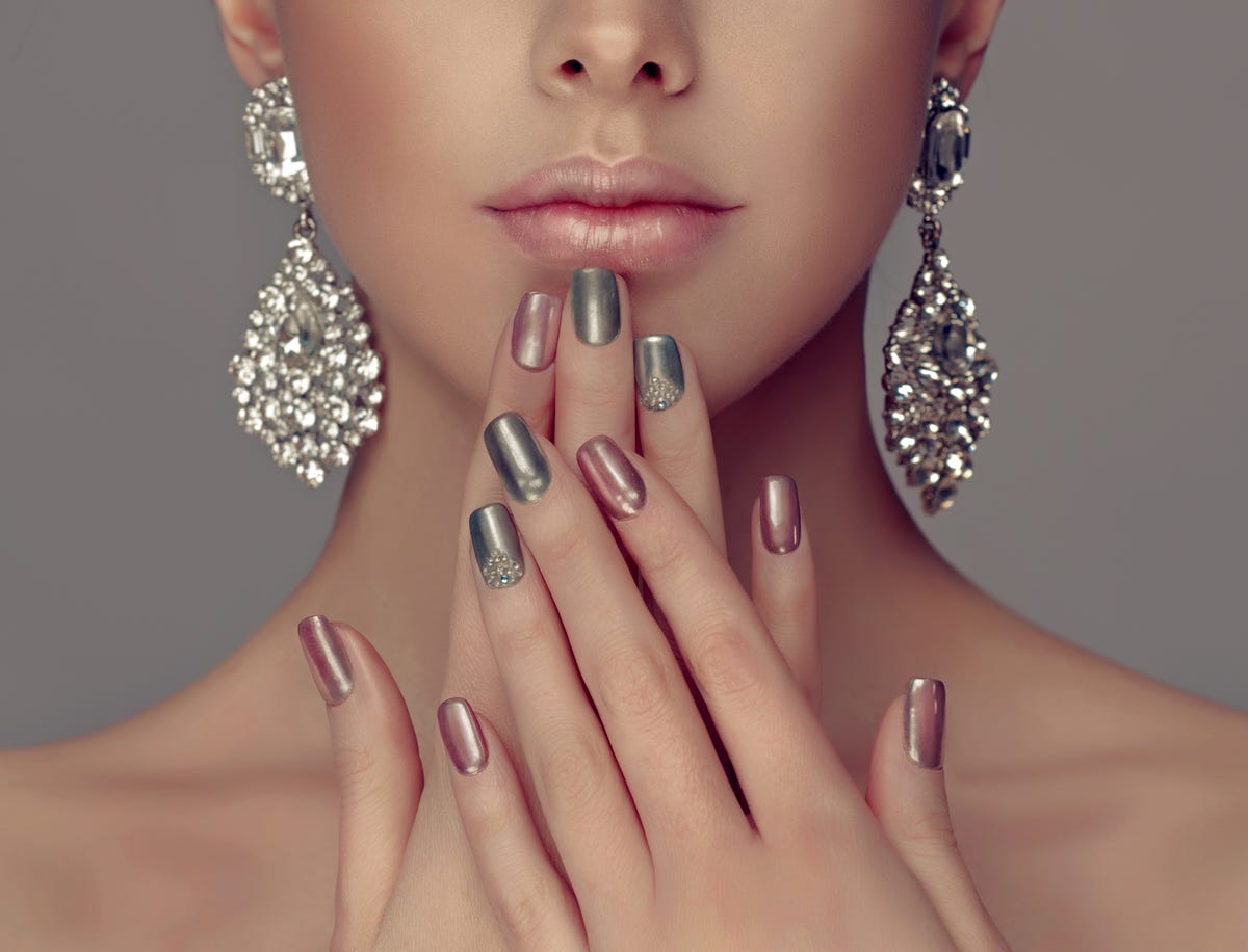 manicure in a silver color on the nails and smokey eyes style make up