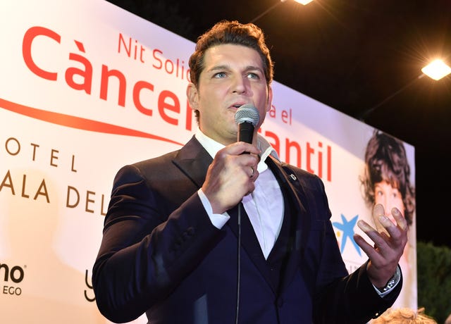Giela, Manu Tenorio, Manu Tenorio canta para recaudar fondos contra el cáncer infantil, Manu Tenorio muestra su lado más solidario, Manu Tenorio se reencuentra con Gisela, Manu Tenorio canta contra el cáncer infantil