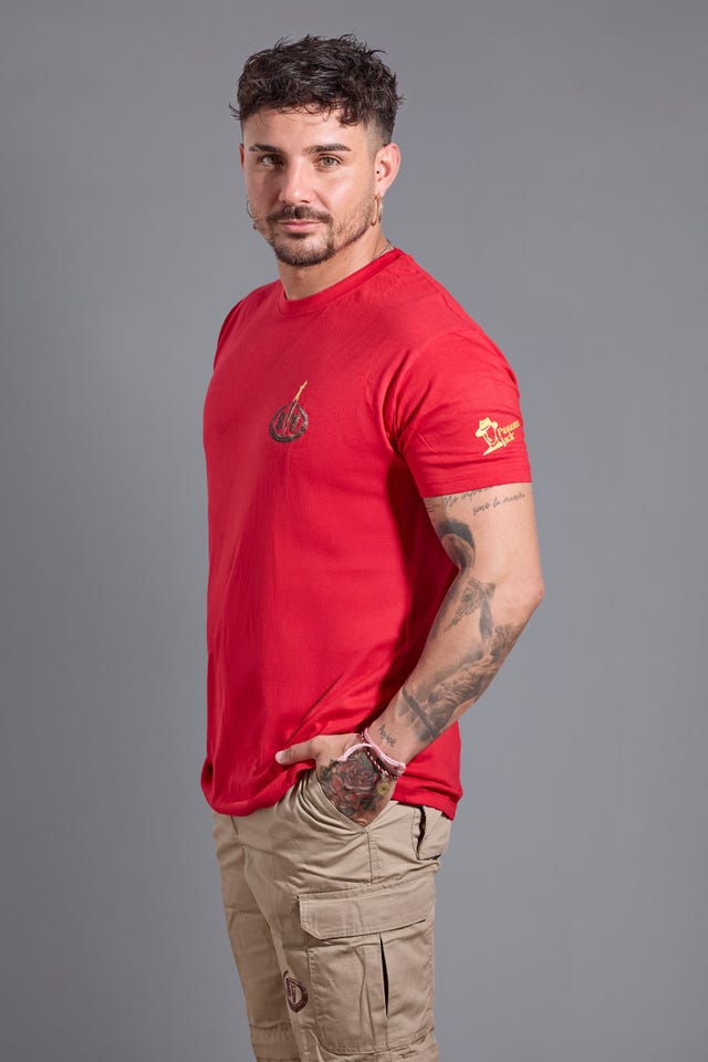 foto oficial de manuel gonzalez en supervivientes 2025 con camiseta roja