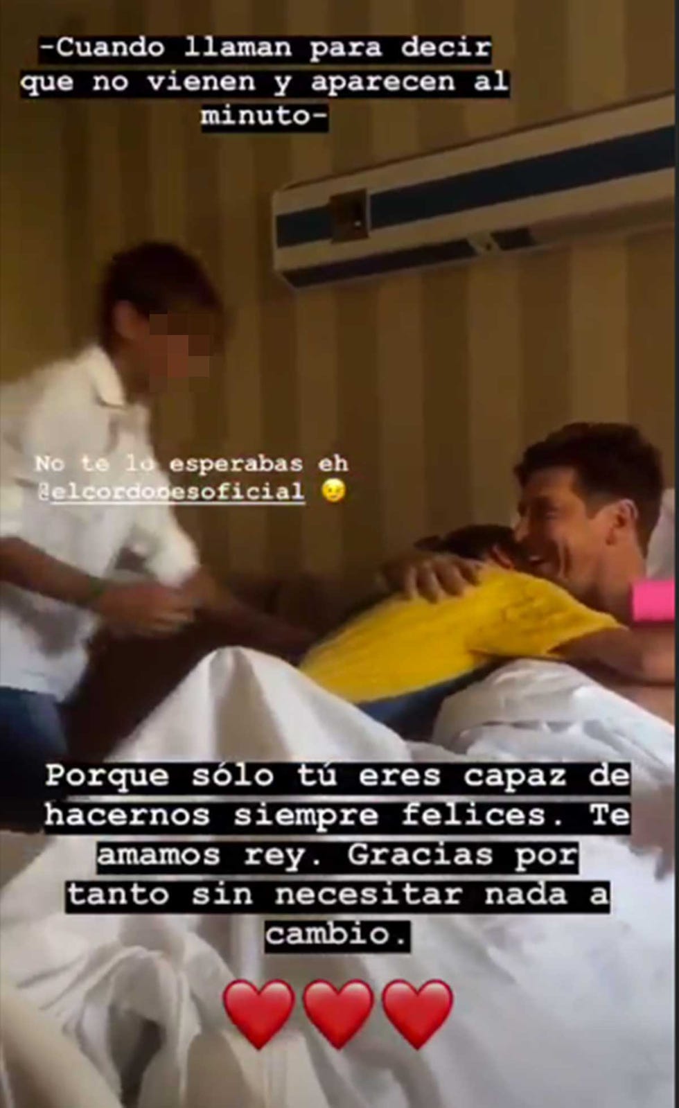 Manuel y Triana visitan a su padre, Manuel Díaz El Cordobés, en el hospital
