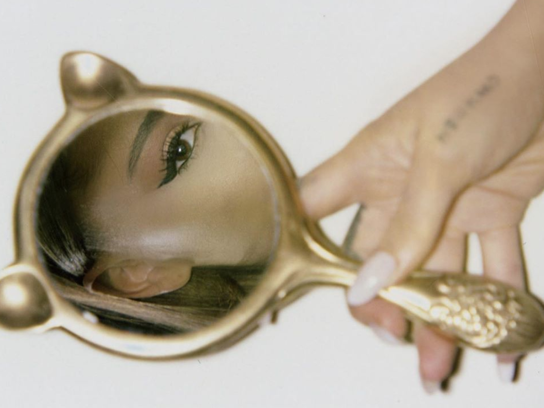 Este espejo de maquillaje con luz se ha convertido en un imprescindible  beauty