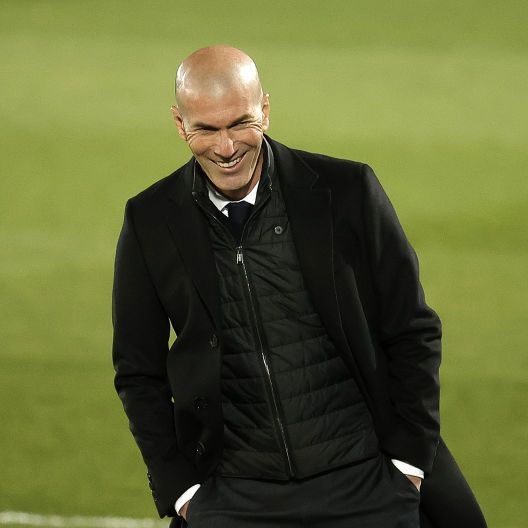 madrid, spain march 16 head coach zinedine zidane r of real madrid gestures during the uefa champions league round of 16 match between real madrid and atalanta at alfredo di stefano stadium on march 16, 2021 in madrid, spain photo by burak akbulutanadolu agency via getty images