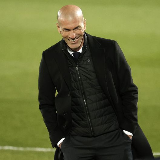 madrid, spain march 16 head coach zinedine zidane r of real madrid gestures during the uefa champions league round of 16 match between real madrid and atalanta at alfredo di stefano stadium on march 16, 2021 in madrid, spain photo by burak akbulutanadolu agency via getty images