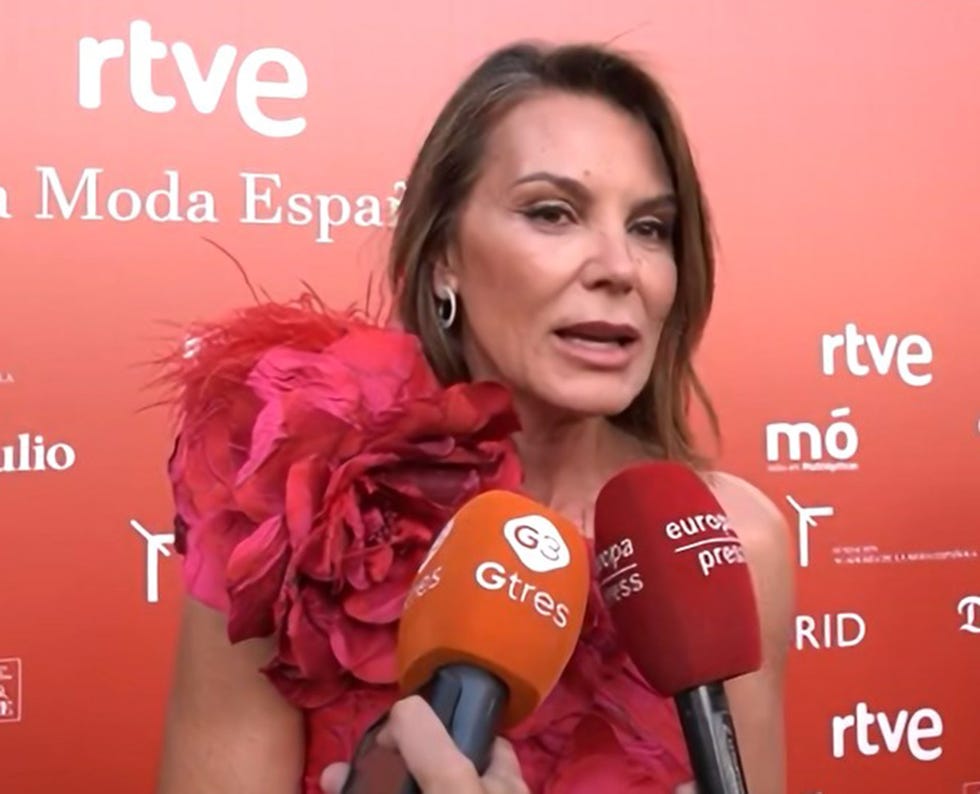 la modelo en los premios de la academia de la moda espana