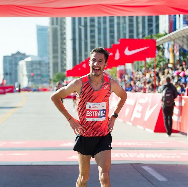 Diego Estrada Competes in Chicago Marathon