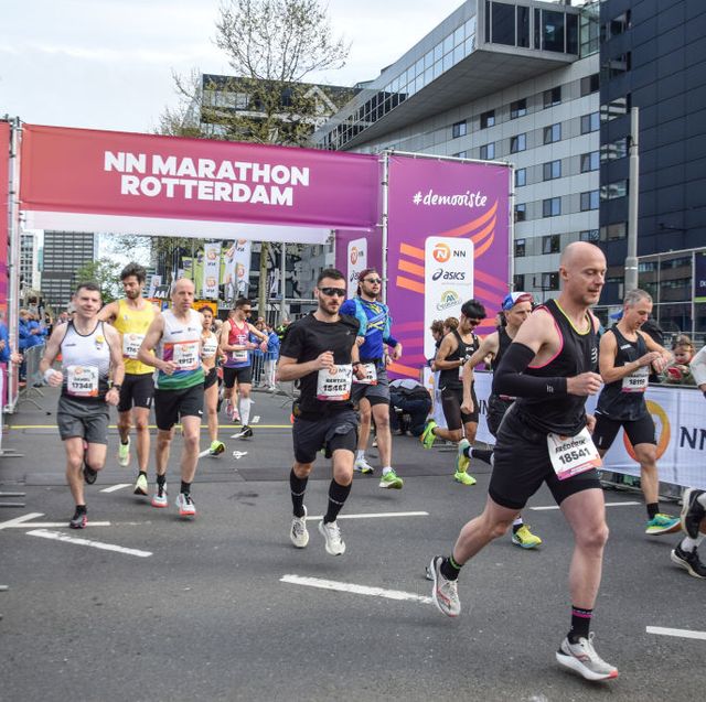 hardlopers bij rotterdam marathon 2024