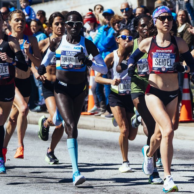 Molly Huddle women's pack of runners in the Third Place, But No Olympics in Atlanta in 2020.