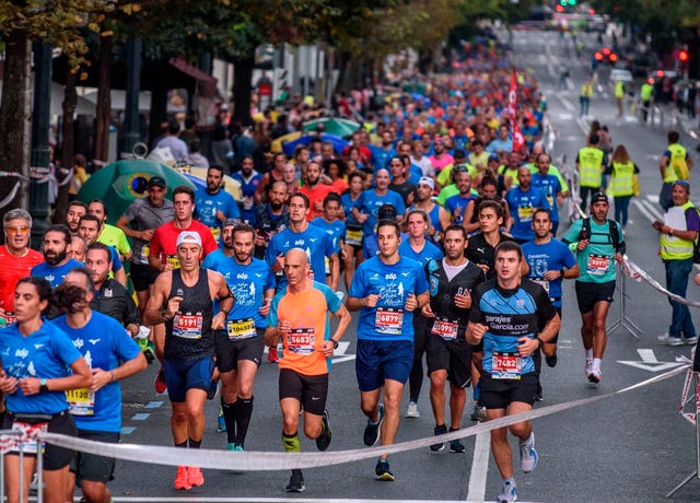 participantes en el maratón nocturno de bilbao