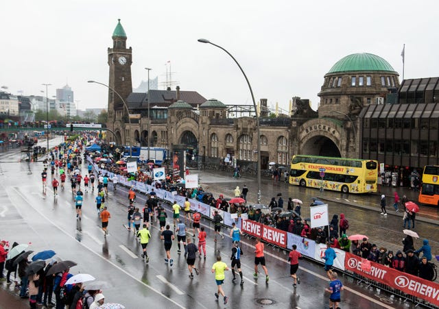 imagen de varios corredores en el maratón de hamburgo